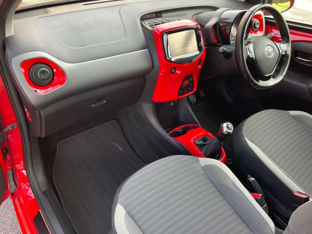 Toyota Aygo 1L X White #12
