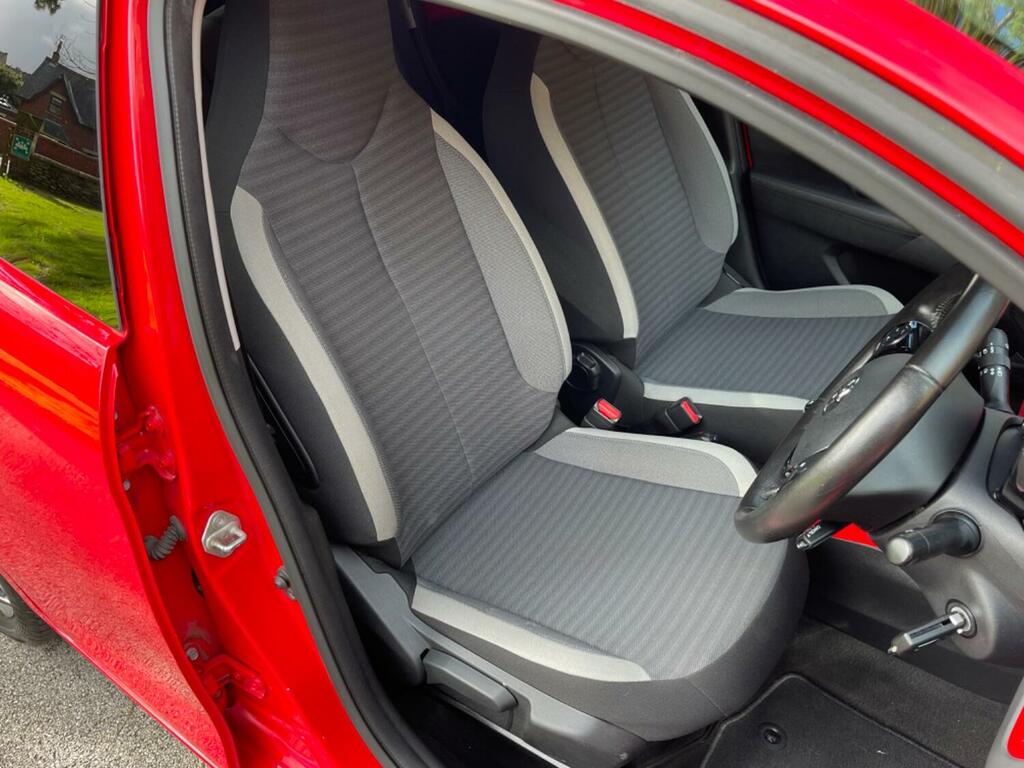 Toyota Aygo 1L X White #11