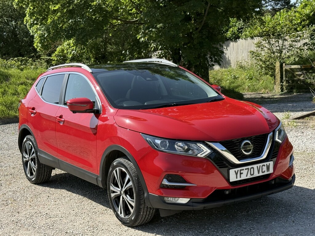 Nissan Qashqai 1.3 Dig-t N-connecta Red