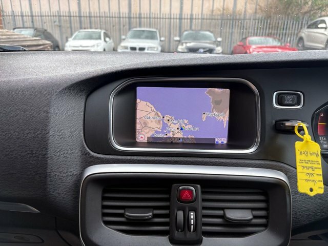 Volvo V40 2.0 T2 R-design Edition Black #6