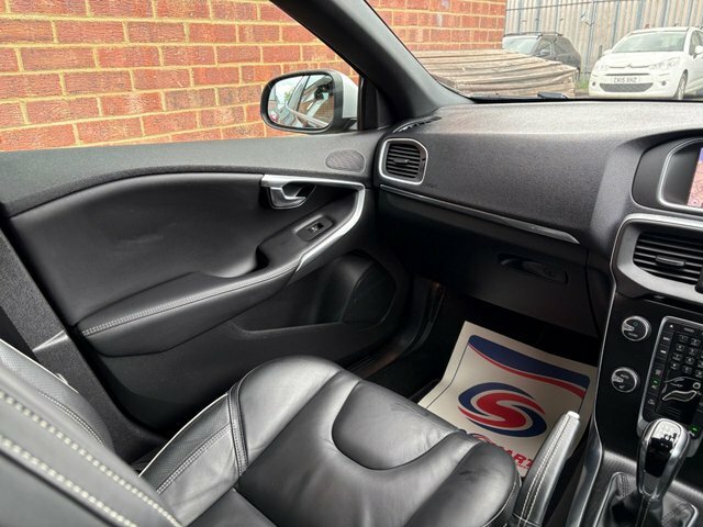 Volvo V40 T2 122 R Design Edition Grey #31