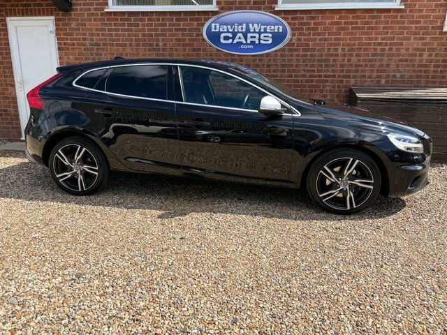 Volvo V40 2.0 T2 R-design Edition Black #2