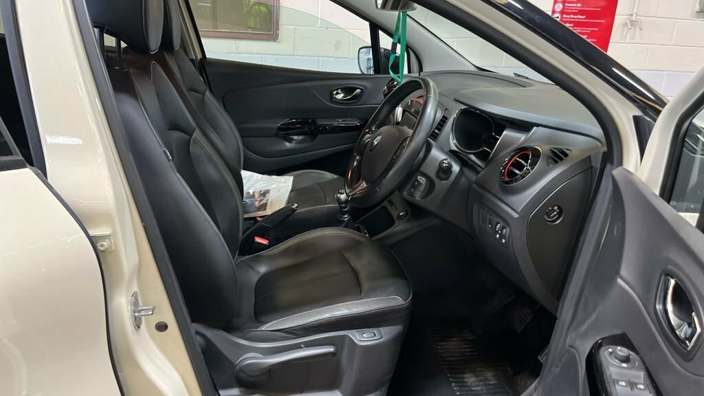 Renault Captur 1.5L Signature Nav White #5