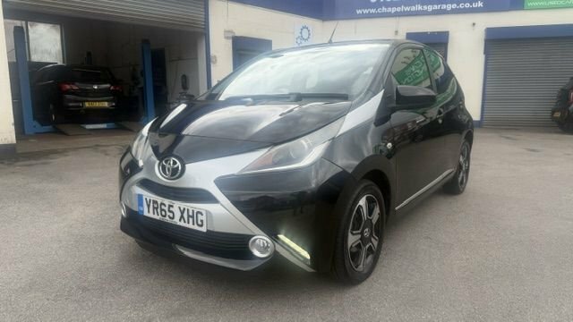 Toyota Aygo 1L X-clusiv YR65XHG Black #2