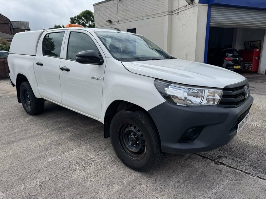 Toyota HILUX 2.4L Active White