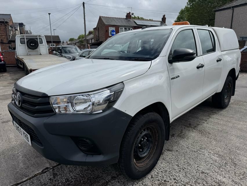 Toyota HILUX 2.4L Active White #3