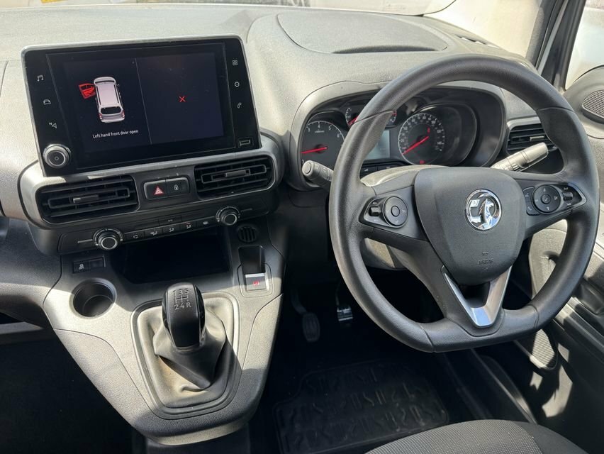 Vauxhall Combo 1.6L Sportive White #5