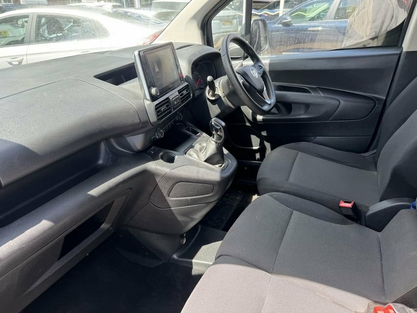 Vauxhall Combo 1.6L Sportive White #4
