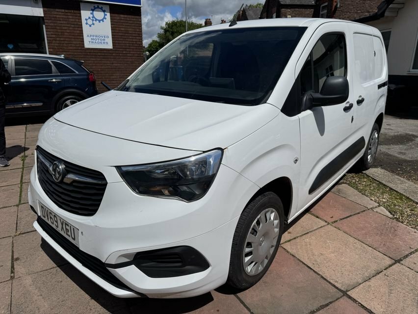 Vauxhall Combo 1.6L Sportive White #3
