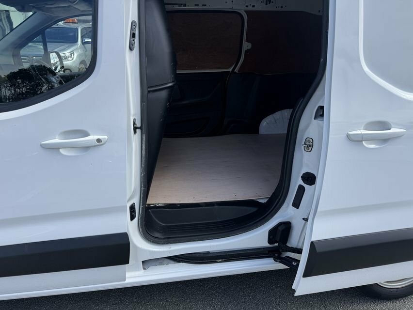 Vauxhall Combo 1.5L Edition White #6