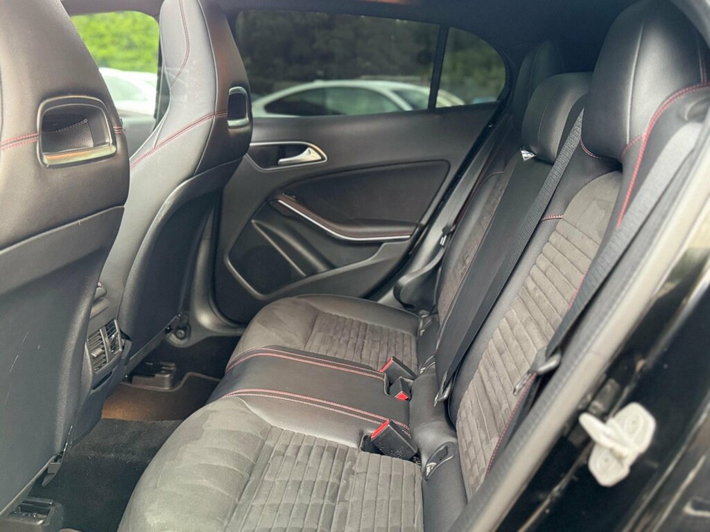 Mercedes-Benz GLA Class Gla 220 D Black #17