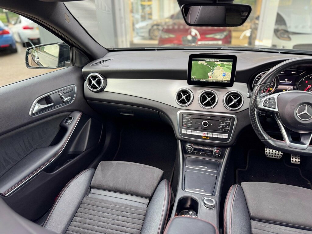 Mercedes-Benz GLA Class Gla 220 D Black #12