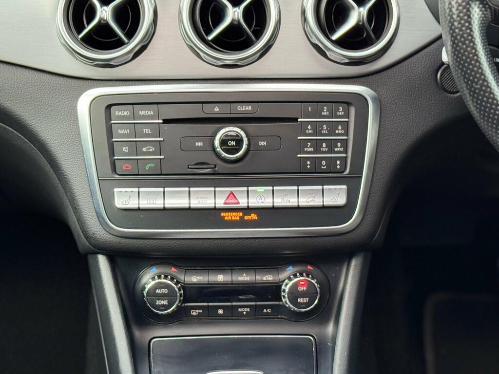 Mercedes-Benz GLA Class Gla 220 D Black #24