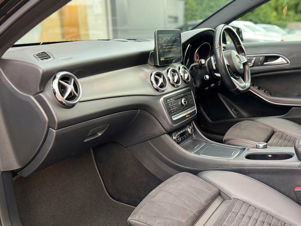 Mercedes-Benz GLA Class Gla 220 D Black #14