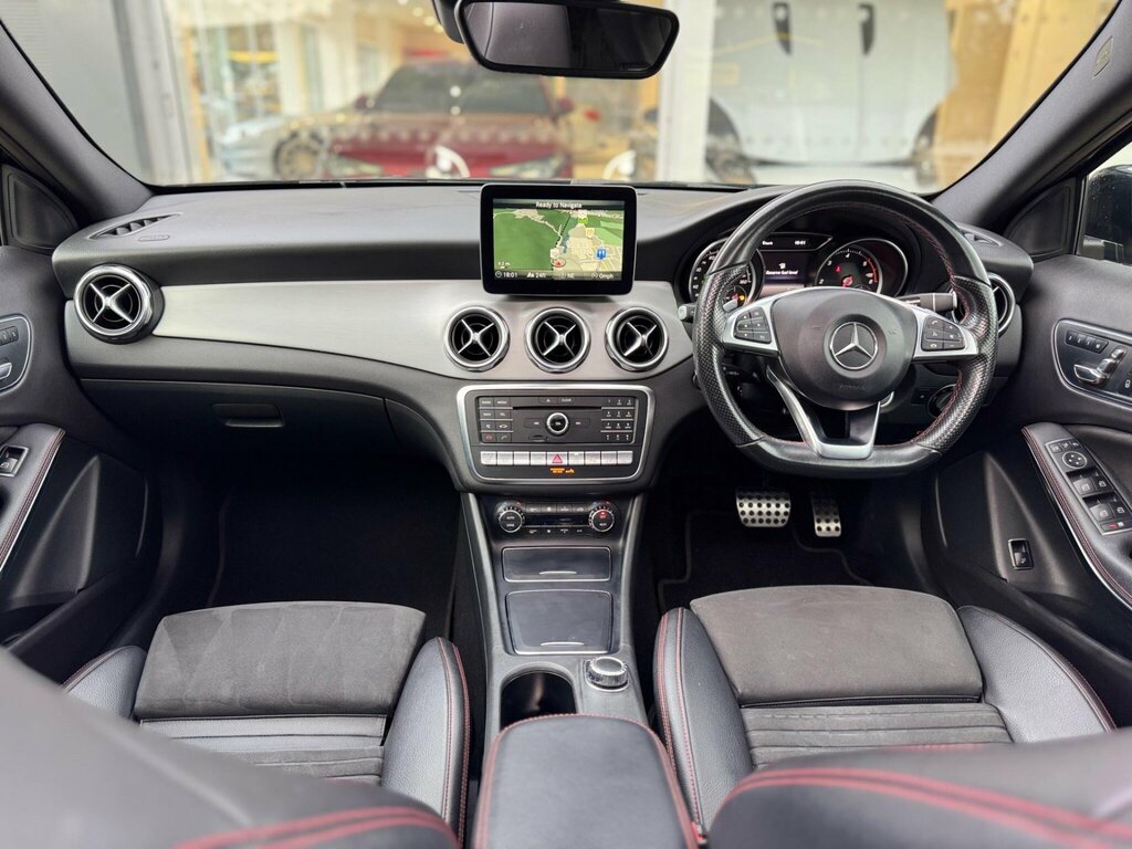 Mercedes-Benz GLA Class 2.1 Gla220d Amg Line Premium Plus 7G-dct 4Matic Black #3