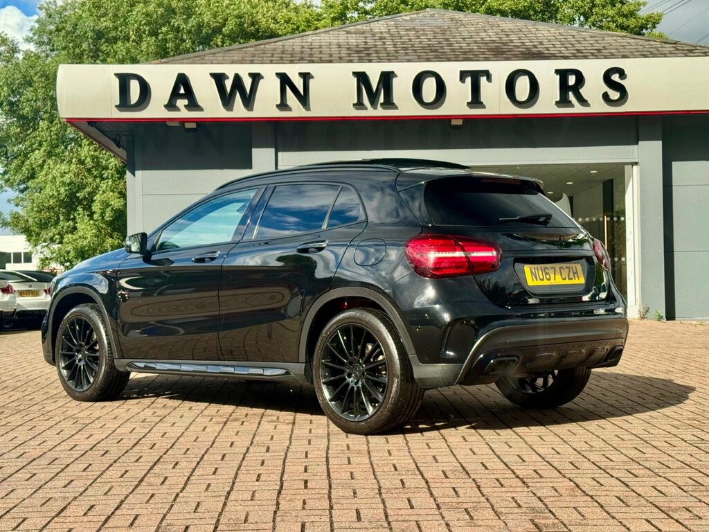 Mercedes-Benz GLA Class 2.1 Gla220d Amg Line Premium Plus 7G-dct 4Matic Black #2