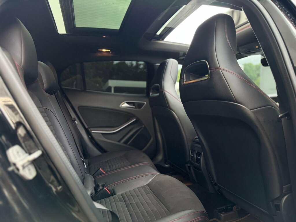 Mercedes-Benz GLA Class Gla 220 D Black #18
