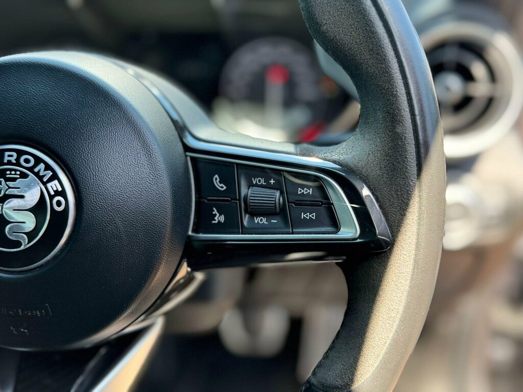 Alfa Romeo Giulia 2.0L Tb 280 Bhp Red #23