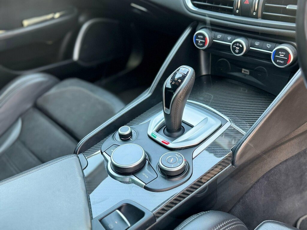 Alfa Romeo Giulia 2.0L Tb 280 Bhp Red #13