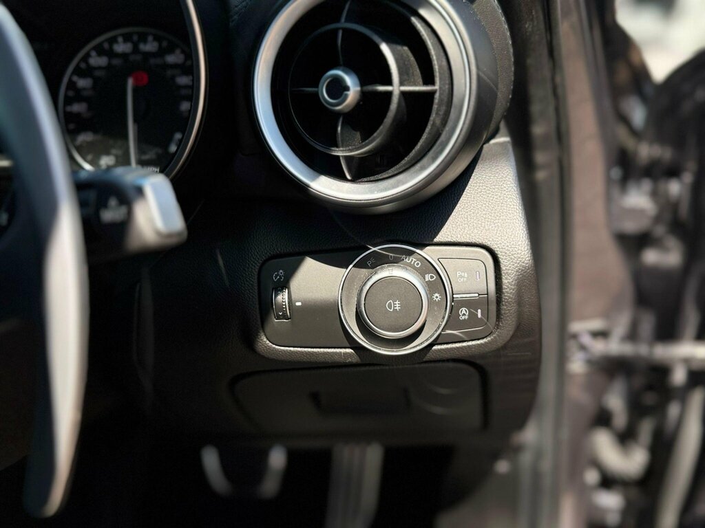 Alfa Romeo Giulia 2.0L Tb 280 Bhp Red #24