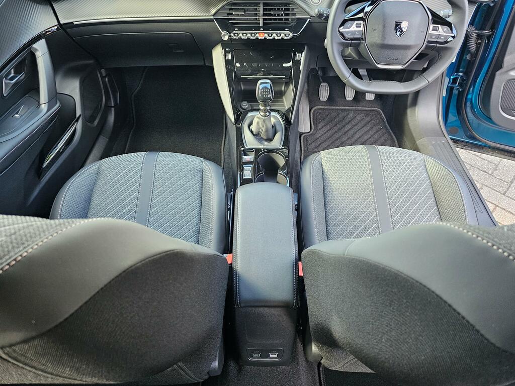 Peugeot 2008 Allure Black #20