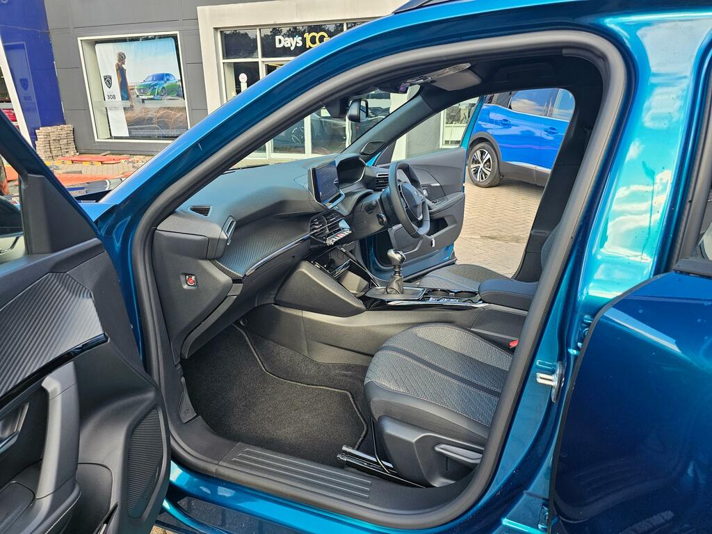 Peugeot 2008 Allure Black #24