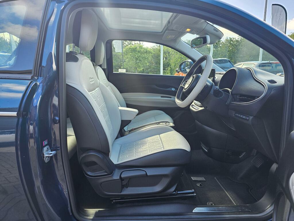 Fiat 500E 500E Icon Black #12