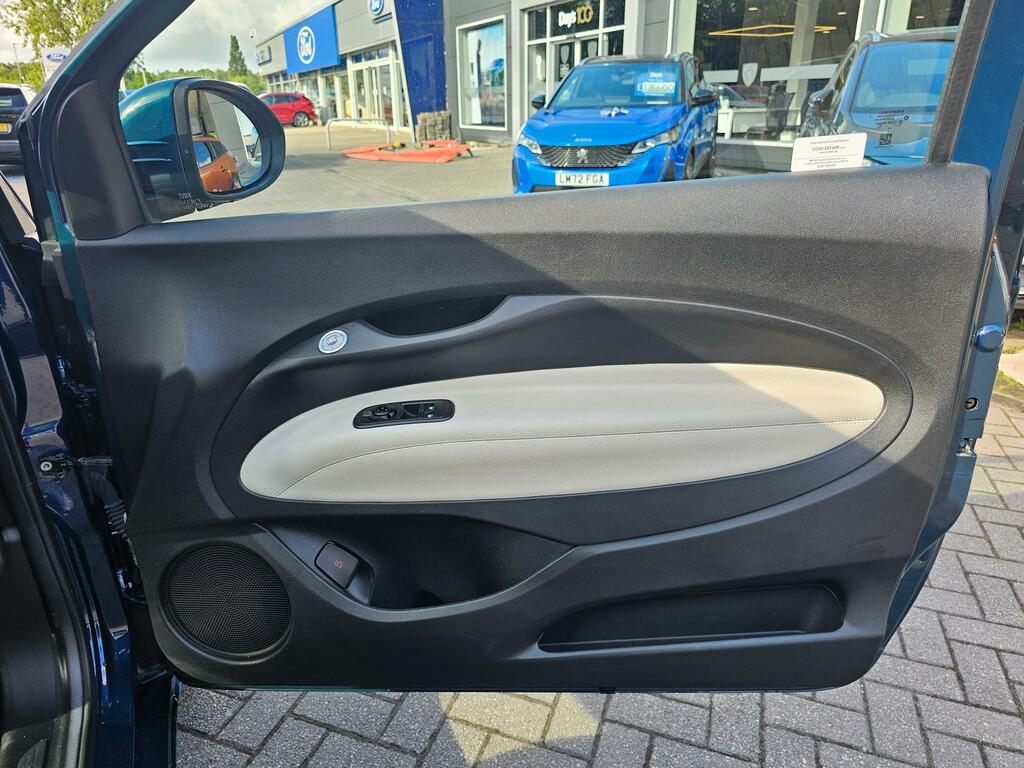 Fiat 500E 500E Icon Black #13