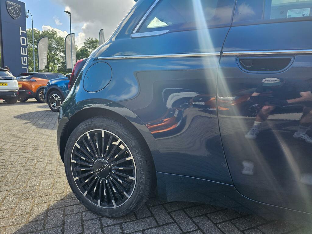 Fiat 500E 500E Icon Black #10