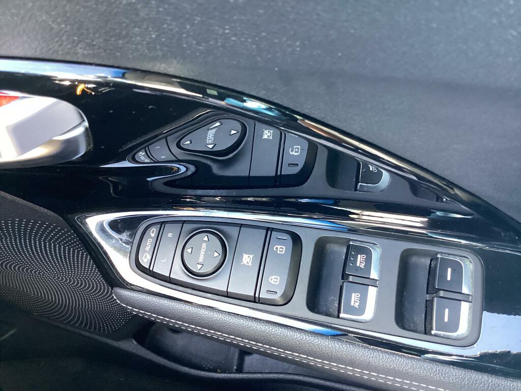 Kia Niro 4 White #29