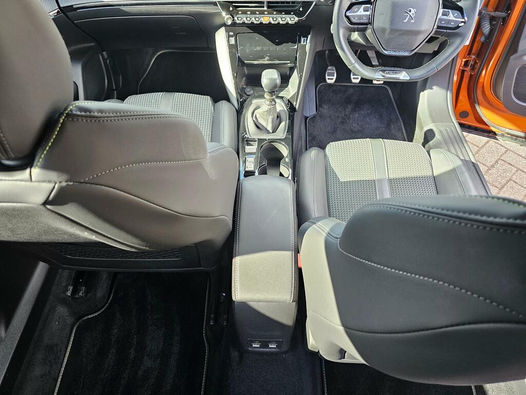 Peugeot 2008 2008 Active Premium Puretech Ss Black #18
