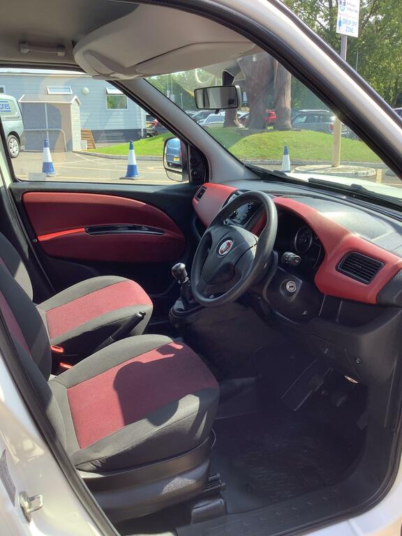 Fiat Doblo 16V Maxi Multijet II Pc White #4