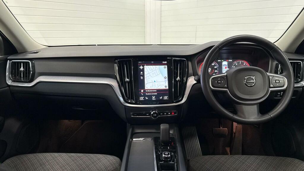 Volvo V60 2.0 B3 Mhev Momentum Euro 6 Ss Black #2