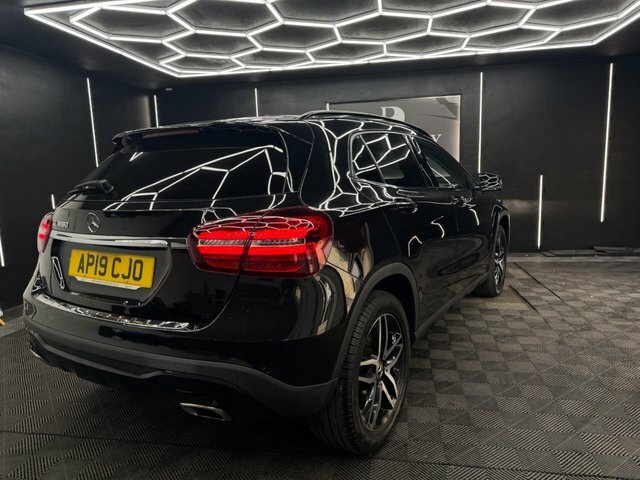 Mercedes-Benz GLA Class 2019 1.6 Gla180 Urban Edition Suv 7G-dc Black #2