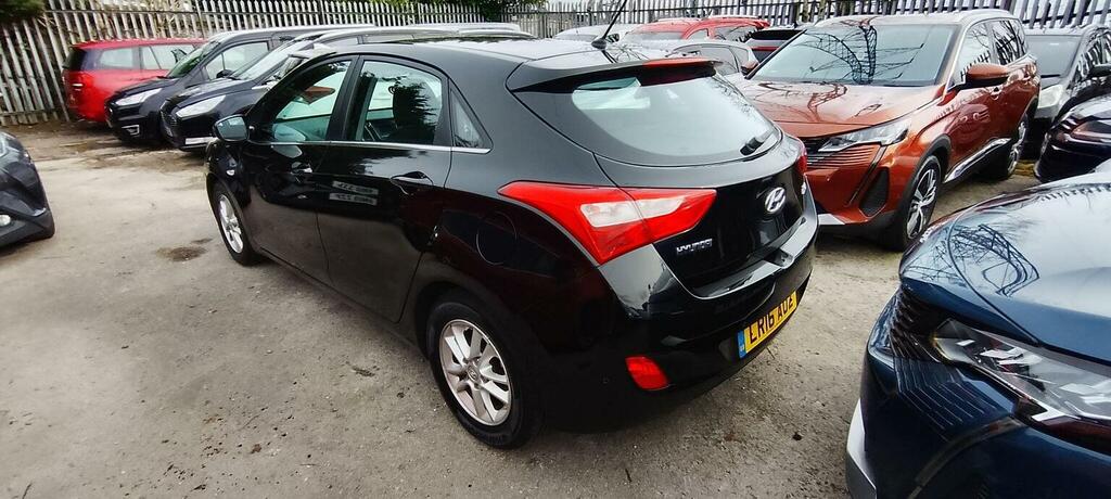 Hyundai I30 1.6 Crdi Blue Drive Se Euro 6 Ss Black #4