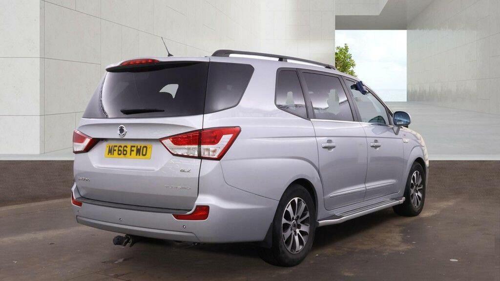 SsangYong Turismo 2.2D Elx T-tronic 4Wd Selectable Euro 6 Silver #5