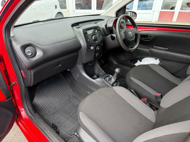 Toyota Aygo Vvt-i X-pression Red #19