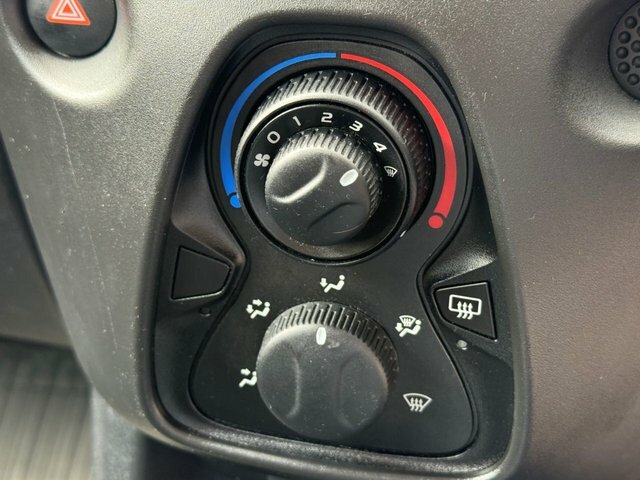 Toyota Aygo Vvt-i X-pression Red #9