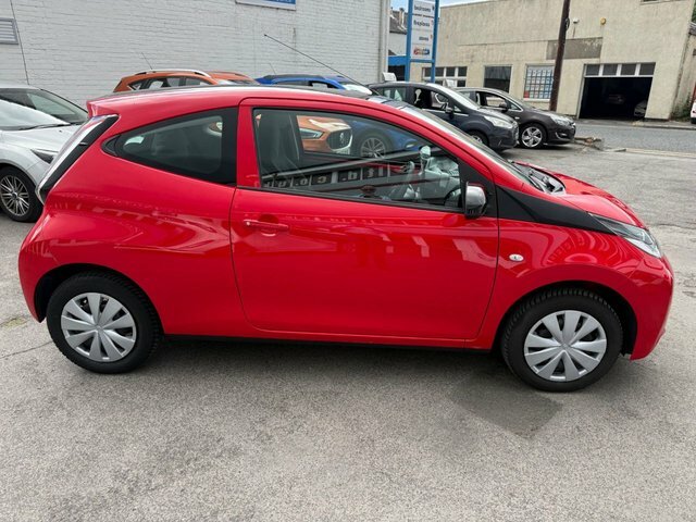 Toyota Aygo 1.0 Vvt-i X Hatchback Euro 5 Eur Red #2