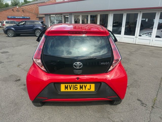Toyota Aygo 1.0 Vvt-i X-play Hatchback Euro Red #2