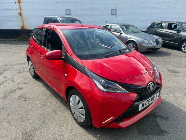 Toyota Aygo 1.0 Vvt-i X-play Hatchback Euro Red #4