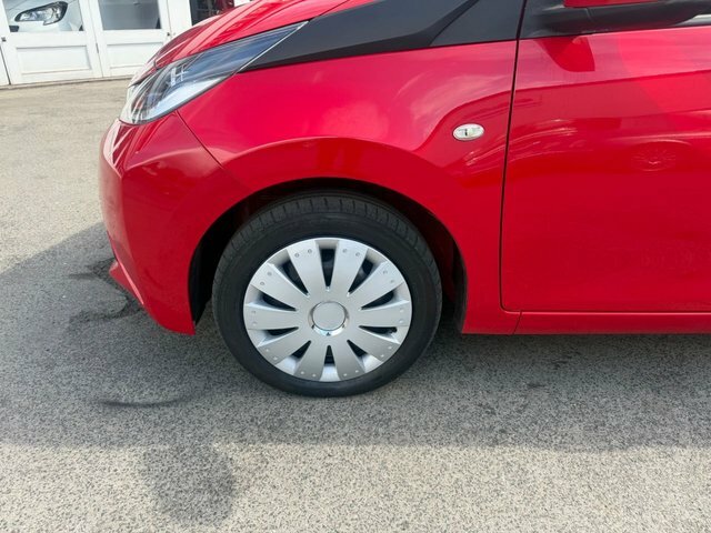 Toyota Aygo 1.0 Vvt-i X-play Hatchback Euro Red #3