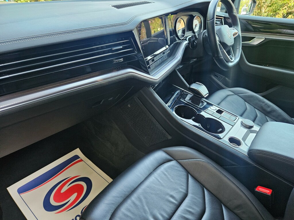 Volkswagen Touareg R-line Tech Plus Grey #32