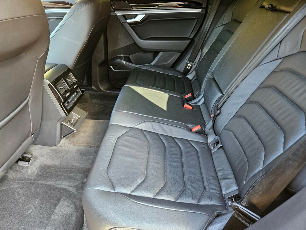 Volkswagen Touareg R-line Tech Plus Grey #10