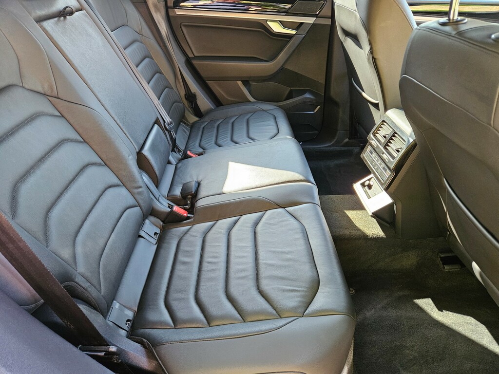 Volkswagen Touareg R-line Tech Plus Grey #14