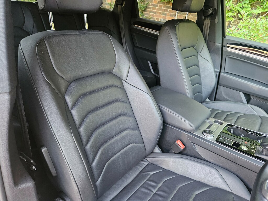 Volkswagen Touareg R-line Tech Plus Grey #35