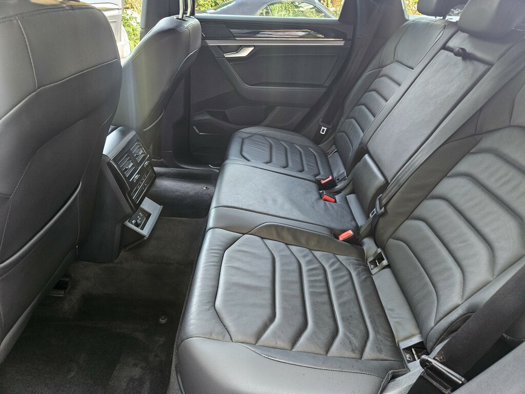 Volkswagen Touareg R-line Tech Plus Grey #37
