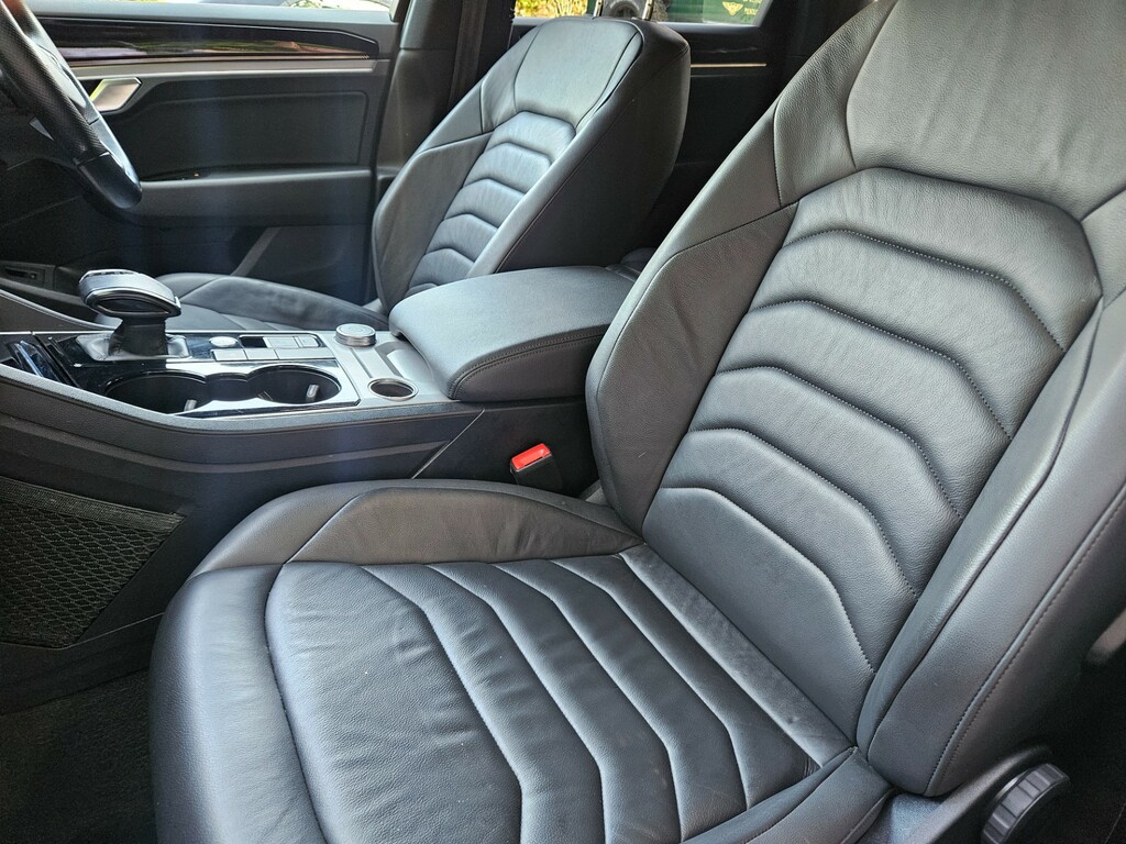 Volkswagen Touareg R-line Tech Plus Grey #39