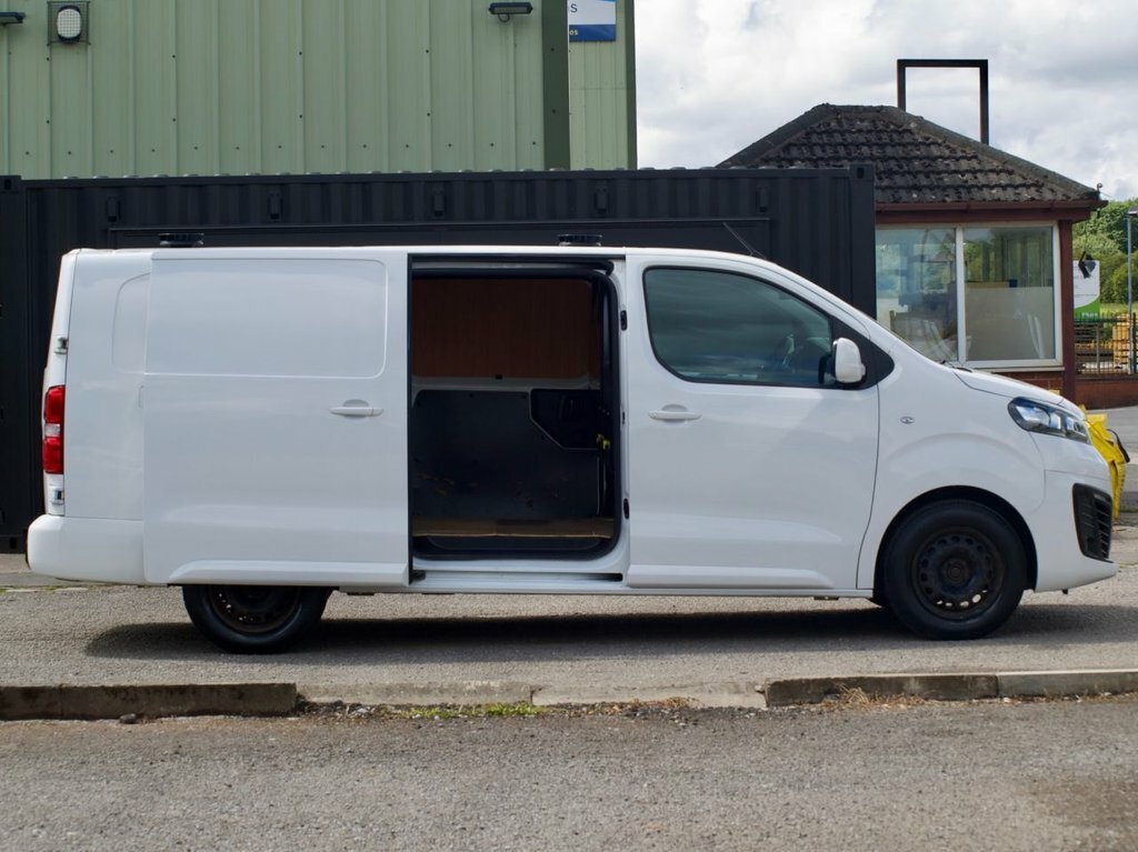 Vauxhall Vivaro 1.5L Sportive DL21NWR White #6
