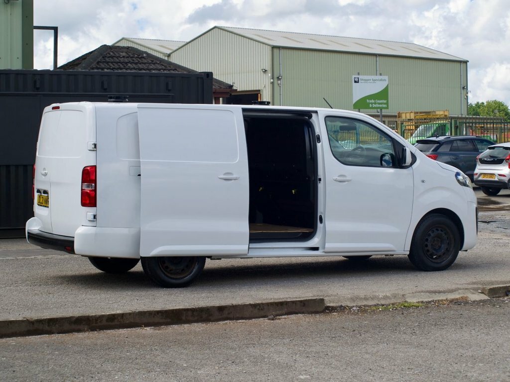 Vauxhall Vivaro 1.5L Sportive DL21NWR White #5